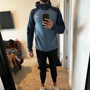 North face zip up jacket. Lightly worn. Large.